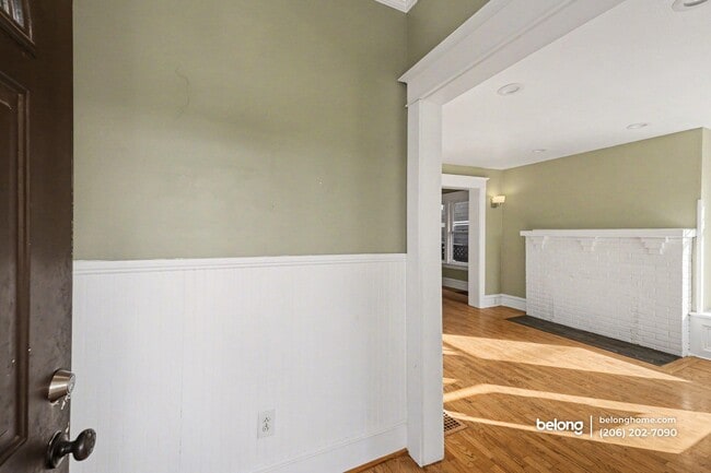 Photo - 4748 7th Ave NE