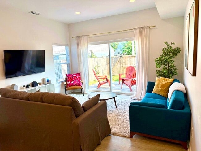 Building Photo - Furnished 3BR Home for Lease | King Suite | Fenced Yard