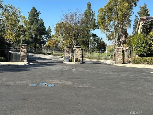 Photo - 4868 Petersen St