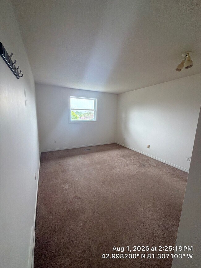 Photo - For Rent – 3 Bedroom Townhome in North London