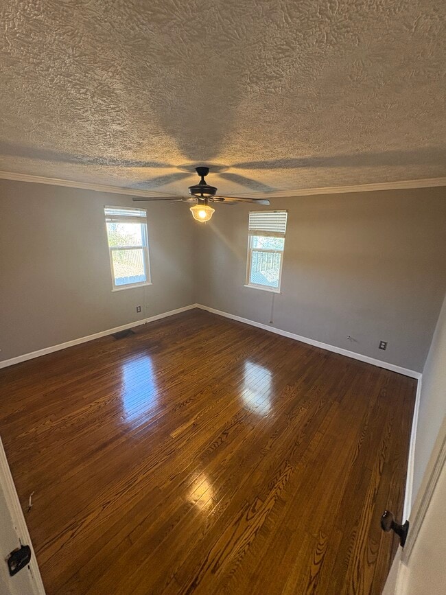 Photo - 1230 E 54th St