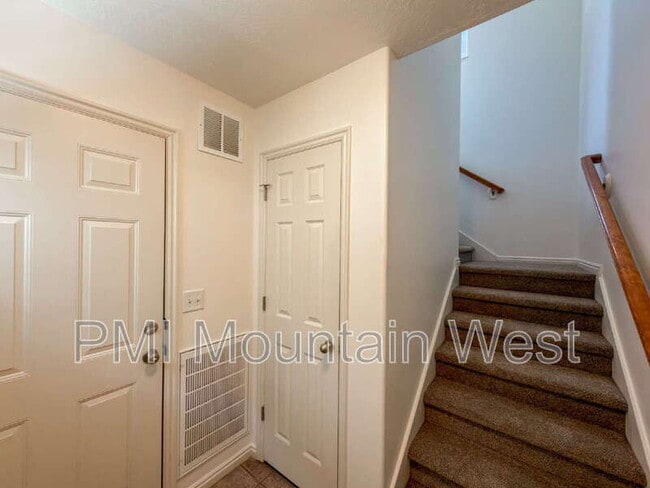 Photo - 443 Kent Dr