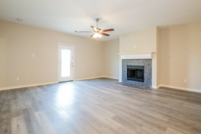 Photo - 1106 Longhorn Ln