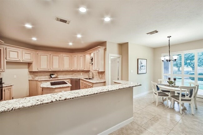 Photo - 16 Kelliwood Ct Cir