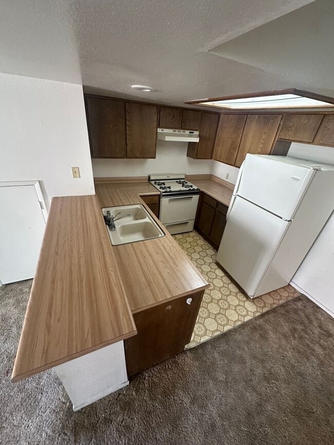 Building Photo - CUTE 2ND FLOOR  1 BEDROOM CONDO W/ LOFT Unit 164