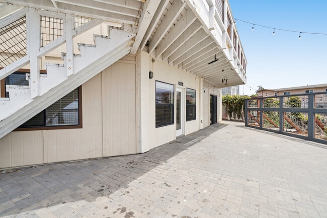 Building Photo - 6761 Del Playa Dr Rental