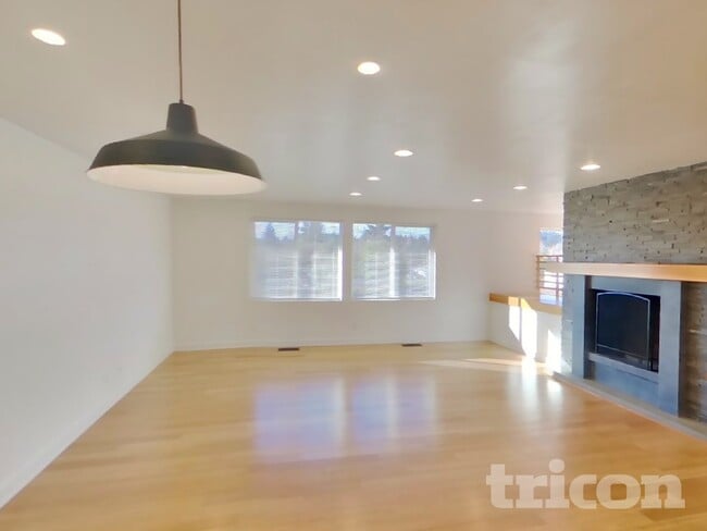 Photo - 2990 Pickering Pl NE