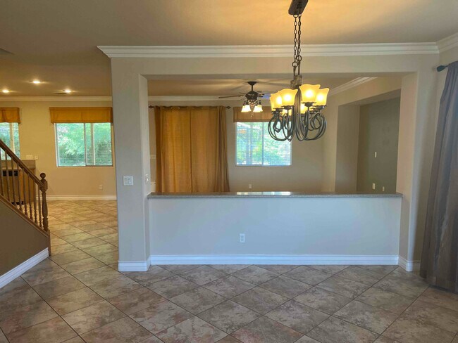 Photo - 205 Valare St