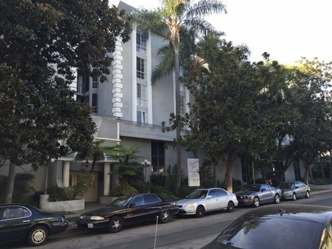 Building Photo - Excellent Value and Clean Apartment Unit 208