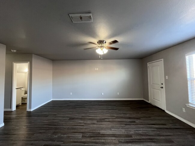 Photo - 3444 Itasca St