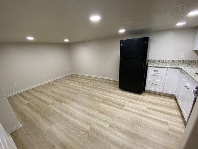 Photo - 50 50 W