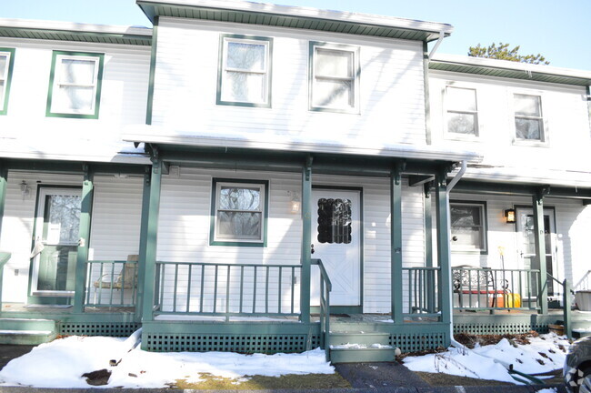 Building Photo - 27 Maple St Unit C Rental
