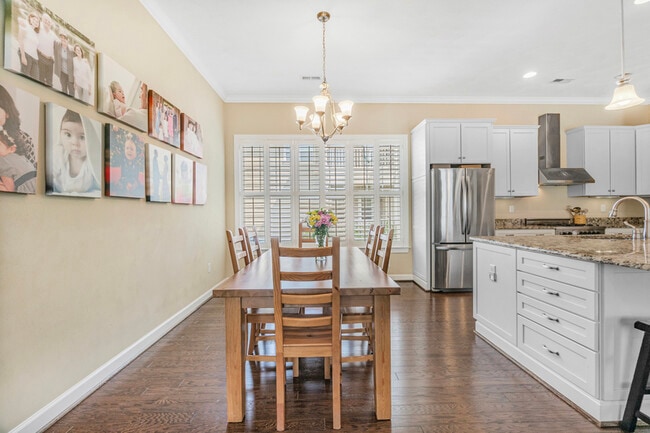 Photo - 3224 Patrick Henry Dr