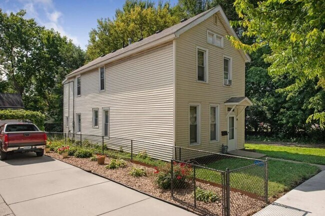 Photo - 114 Isabel St E