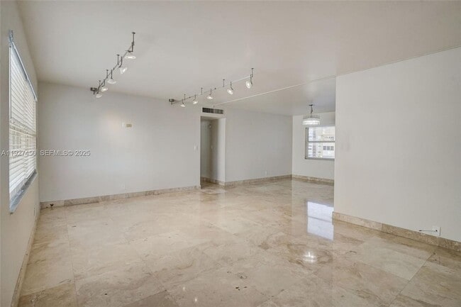 Photo - 121 Golden Isles Dr