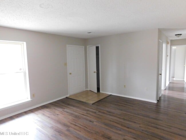 Photo - 5431 Nail Rd