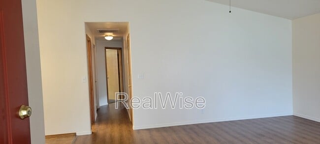 Photo - 2210 SW Bridge St