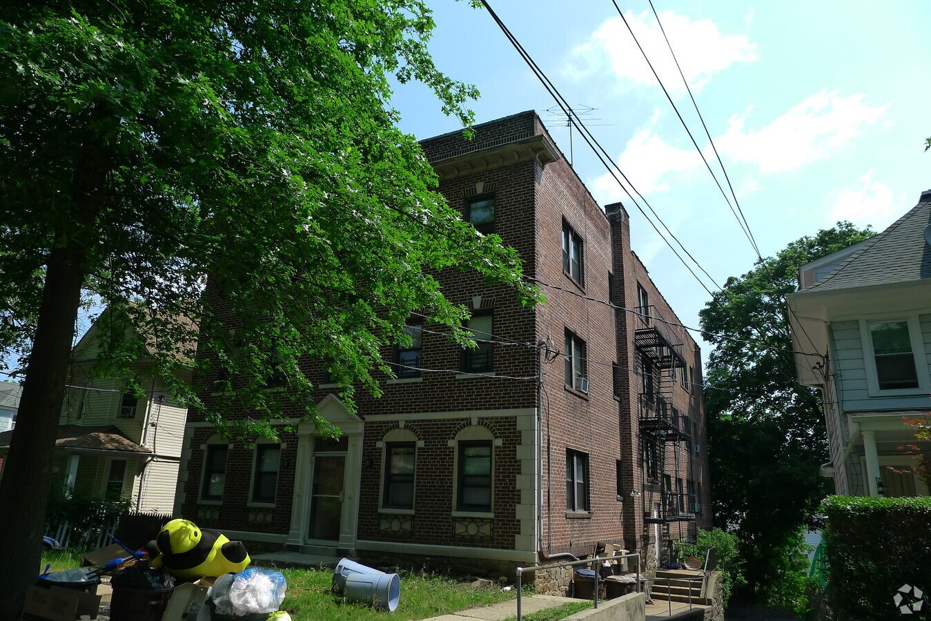 Photo - 33 Oakwood Ave Apartments