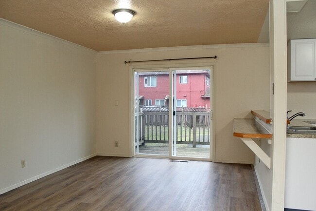 Photo - 7937-7937 N Fessenden St Unit 7927