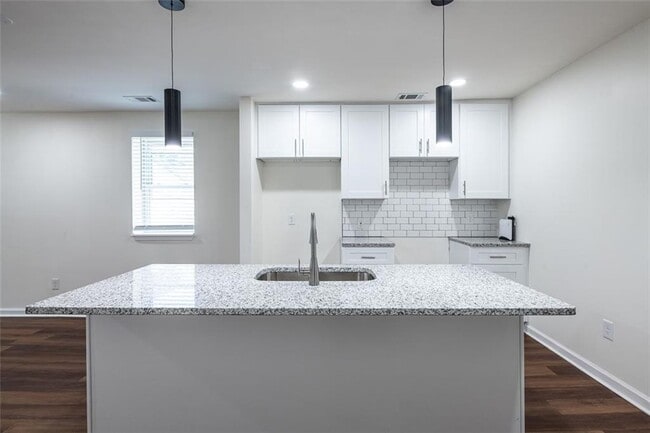 Building Photo - 450 Paines Ave NW Rental