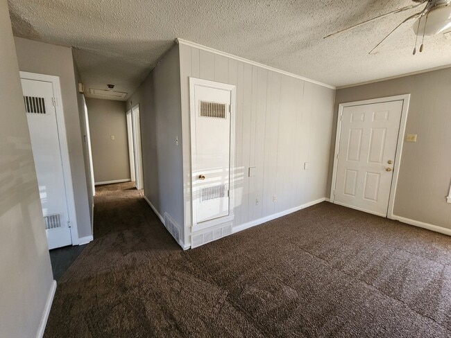 Photo - 1402 S McAuley Dr