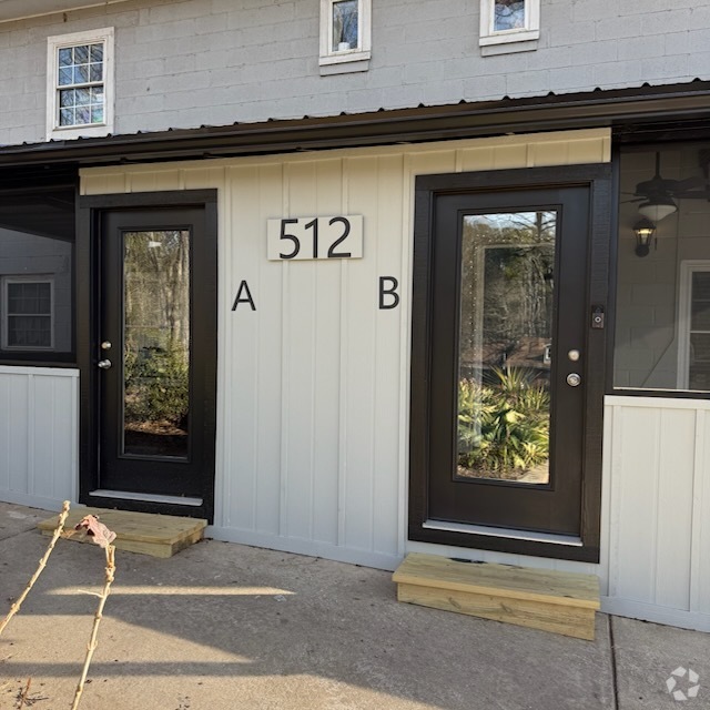 Apartment entrance to secure enclosed screened porch - 512 Macon Hwy Unit Apt A