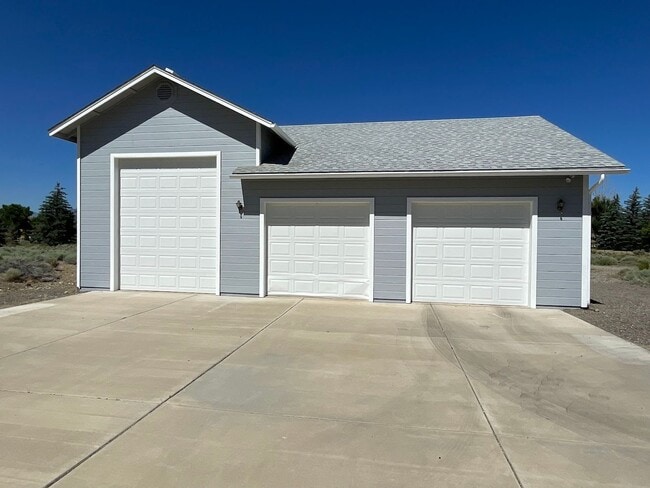 Photo - Quiet, spacious property!