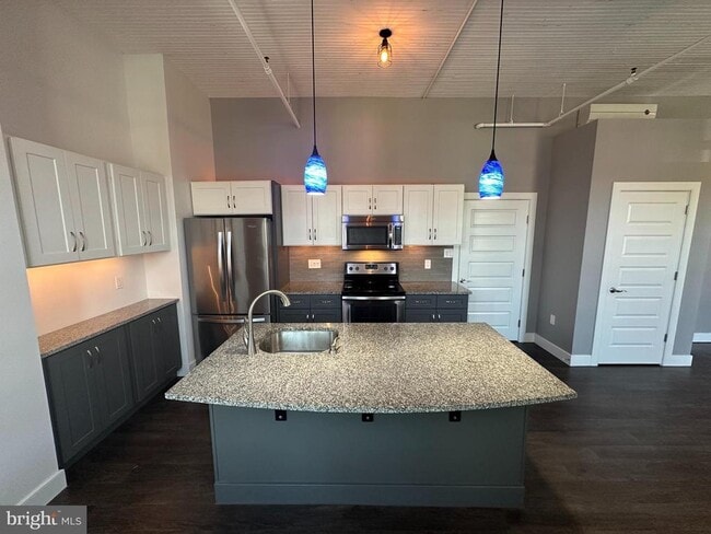 Photo - 820 W Market St Apartment Unit 2A