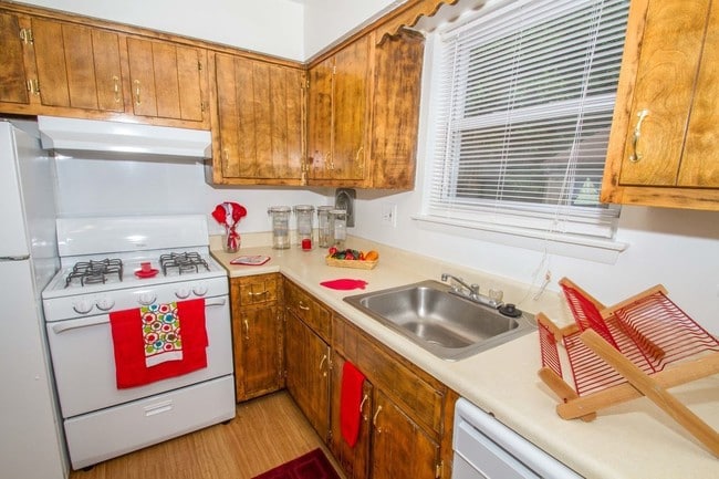 Photo - Lynnebrook Gardens Apartments