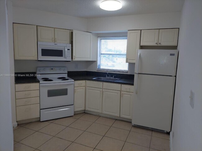 Photo - 978 SW 10th Dr Unit 09