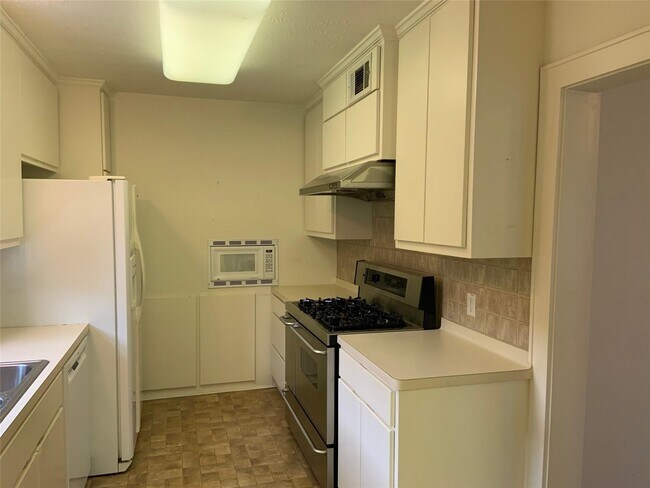 Photo - 2406 Elmen St