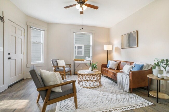 Photo - 311 Robey Pl SE