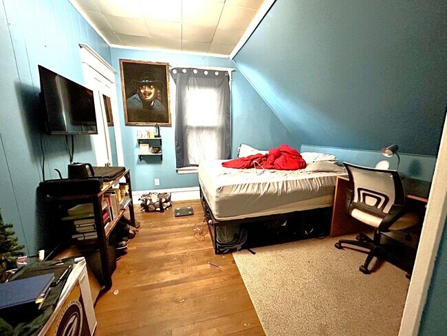 Photo - Great Location Downtown near Campus and La...