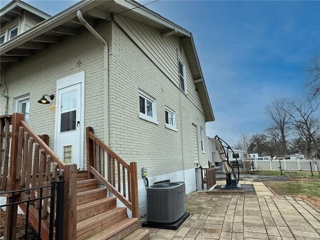 Photo - 729 Luckystone Ave