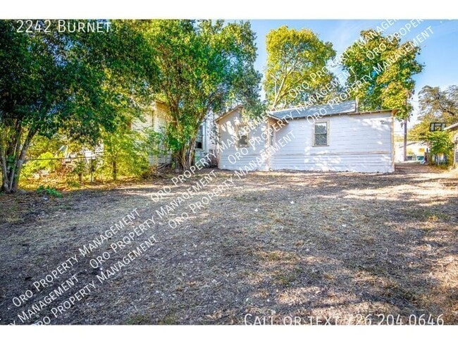 Photo - 2242 Burnet-