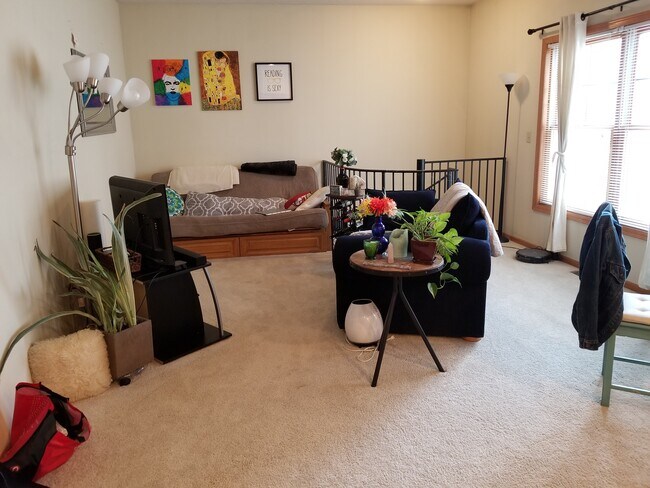 livingroom - 3306 Blaisdell Ave Unidad 102