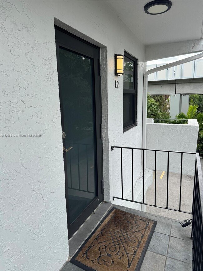 Photo - 3011 SW 1st Ave Unidad 12