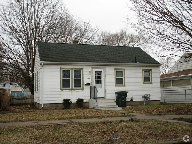 Building Photo - 641 Newton St Rental