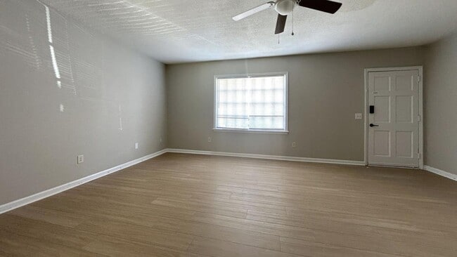 Photo - 2 & 3 Bedroom Townhomes in West Ashley Unit E