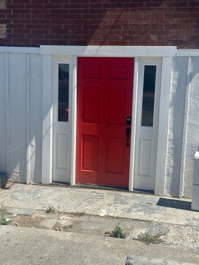 Building Photo - Remodeled Basement Apartment, 3 Bedrooms!
