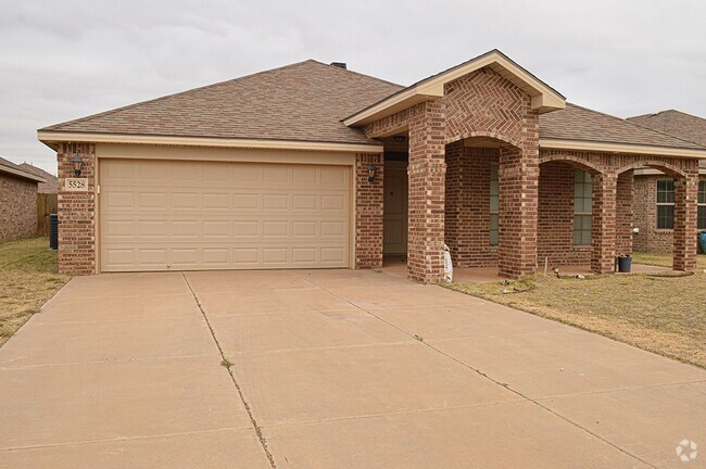 Building Photo - Spacious House