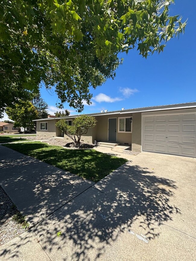 Photo - Beautiful 3 Bedroom on the Southside!