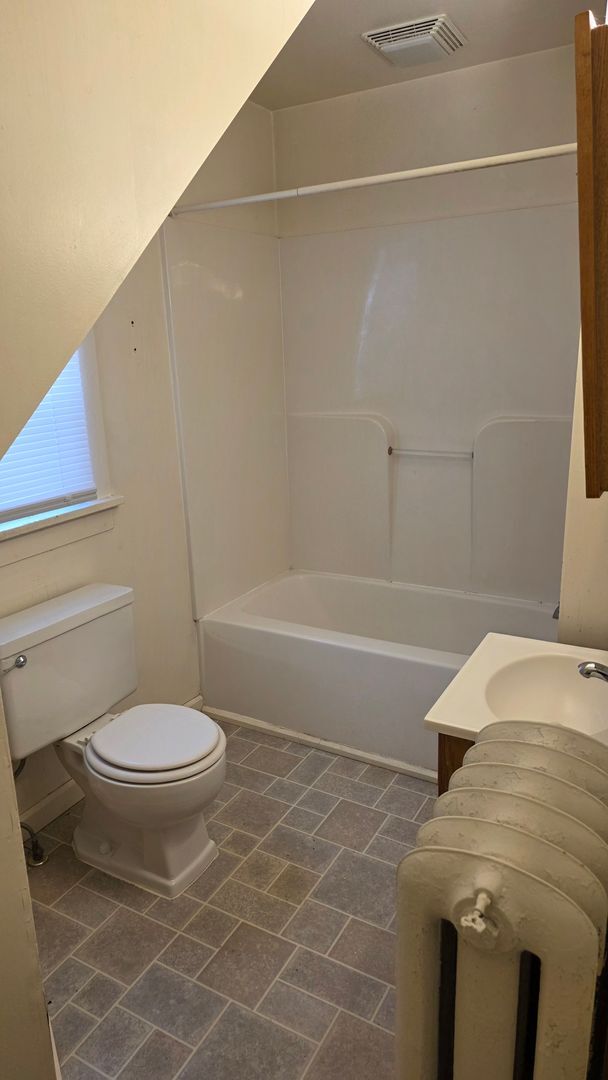 Photo - 114 E 8th St Unit 3