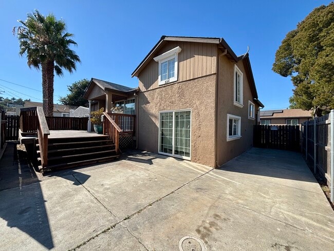 Building Photo - 226 Nigh St