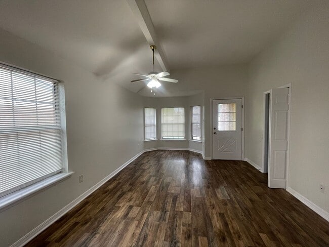 Photo - Come and Get It Before It's Gone! Bonus Room A Plus!