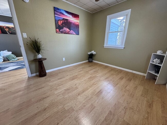 Photo - 2 bed, 1 bath home for rent in Readlyn, available immediately