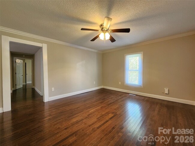 Photo - 121 Willow Ln NW