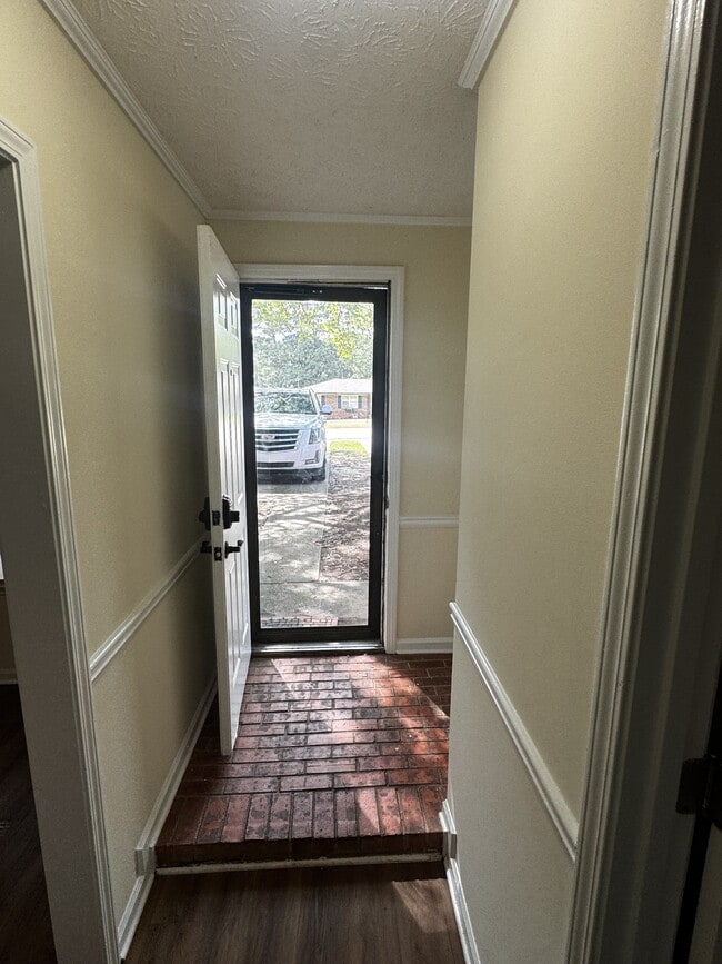 Photo - 482 Huntington Road