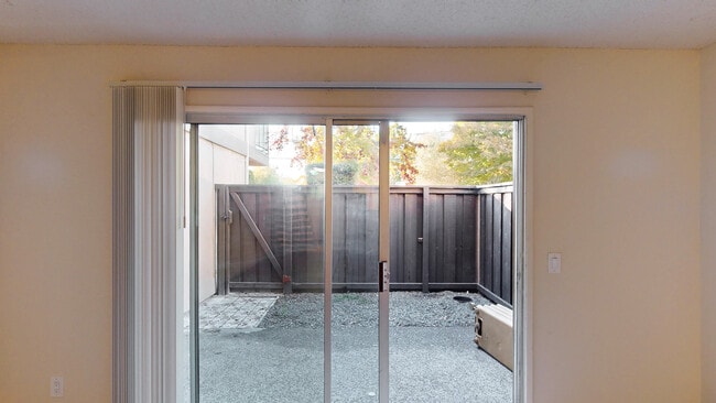 Photo - 883 Broadway