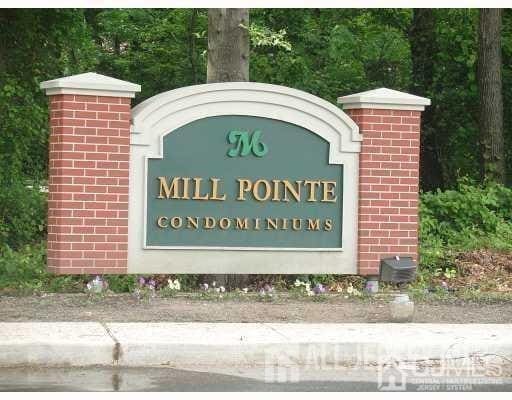 Photo - 18 College Dr